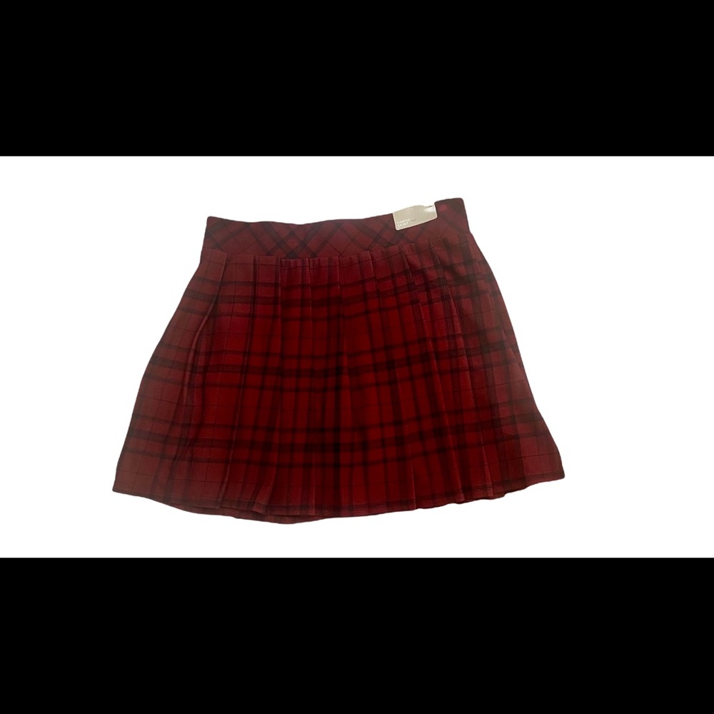 Pleated plaid skirt by Love Streak